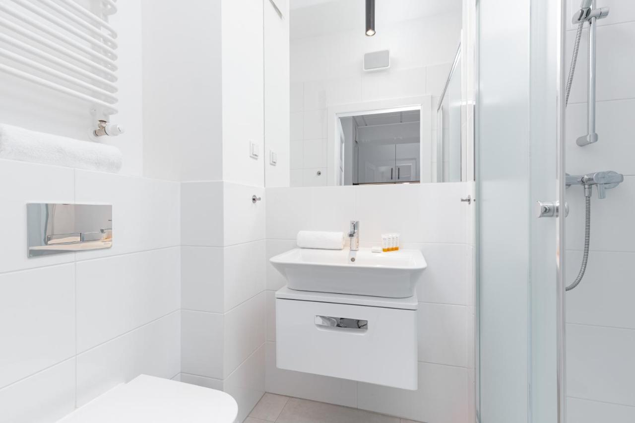 Business Center Apartments Warsaw Wola By Noclegi Renters Luaran gambar